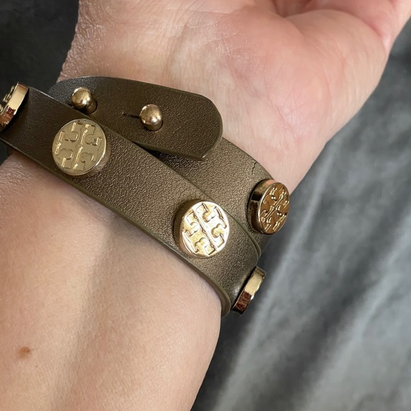 Tory Burch leather wrap bracelet. - Picture 7 of 7